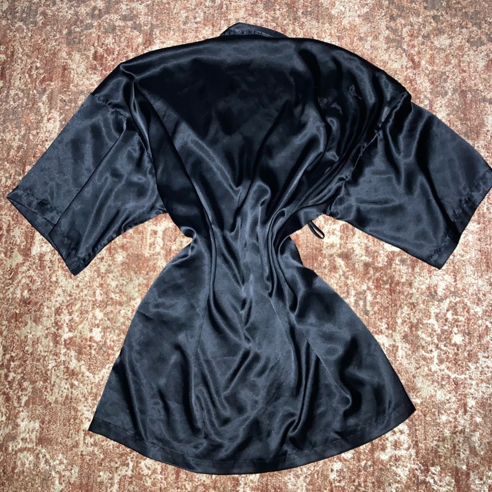 2006 Black Robe - Picture 3 of 5